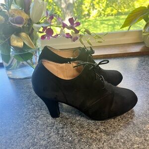 Journee Collection Black Faux Suede Booties - Size 8.5 - Chic & Comfy